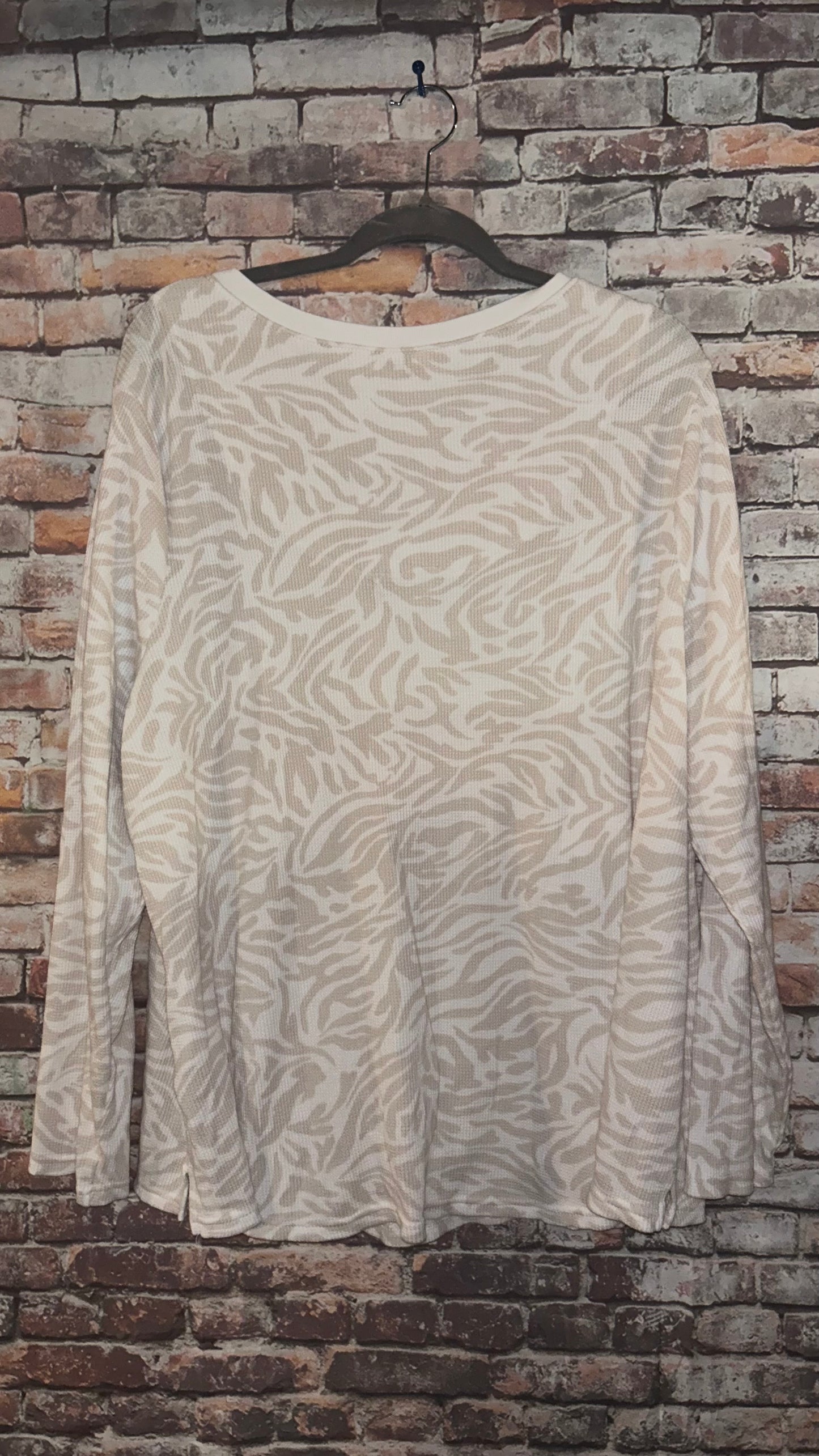 Woman’s size 3X top with stretch thrifty piece