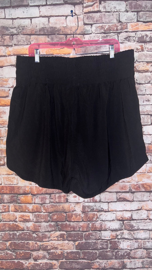Women’s black active wear shorts with pockets extra large fits like a 16 with stretch thrifty piece