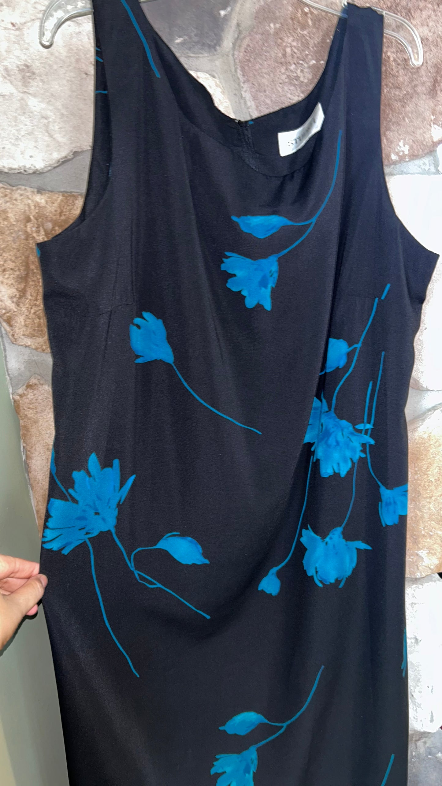 Women’s dress fits like a 14/15 no size tag thrifty piece