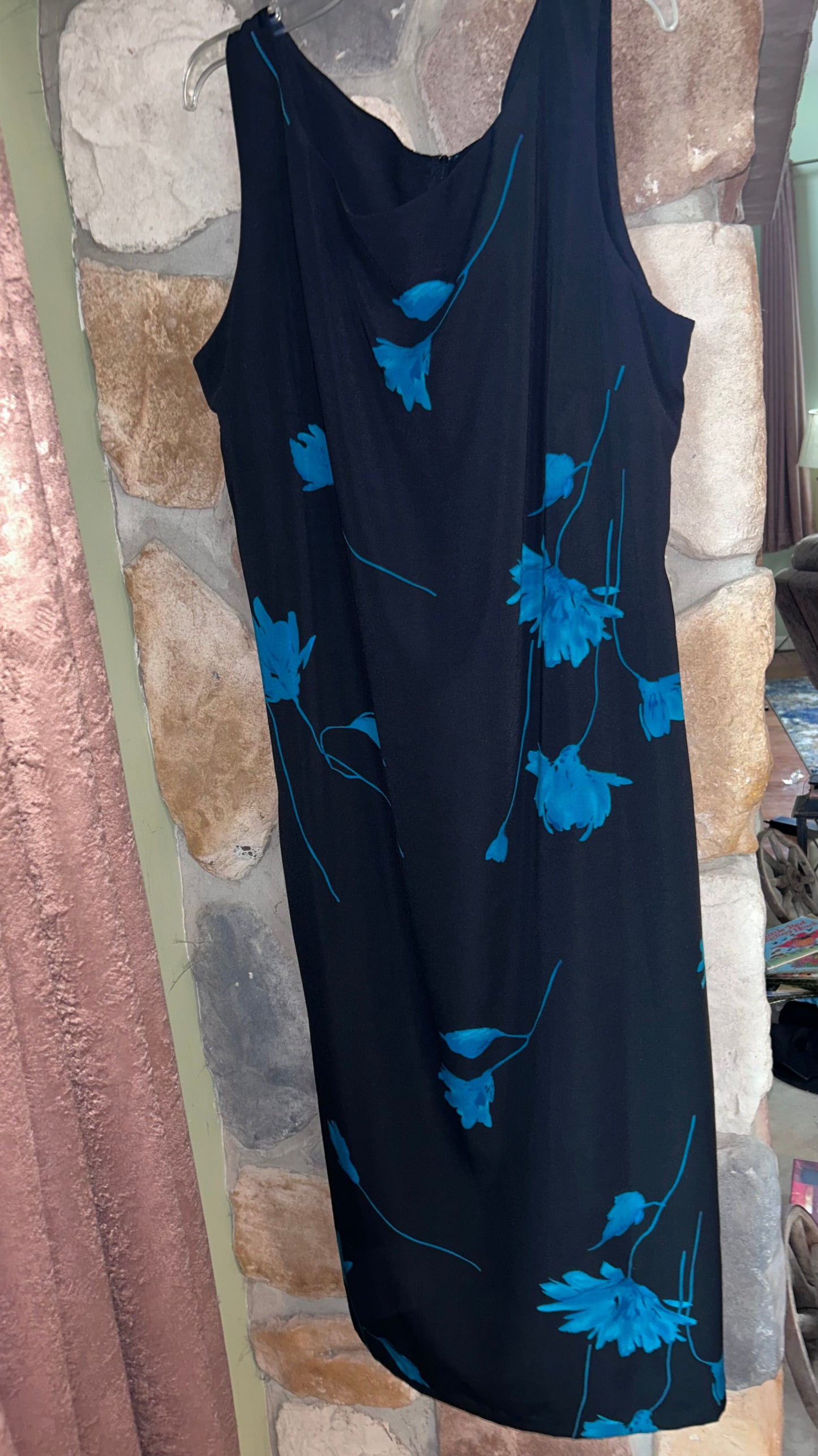 Women’s dress fits like a 14/15 no size tag thrifty piece