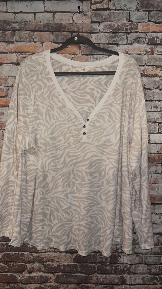 Woman’s size 3X top with stretch thrifty piece