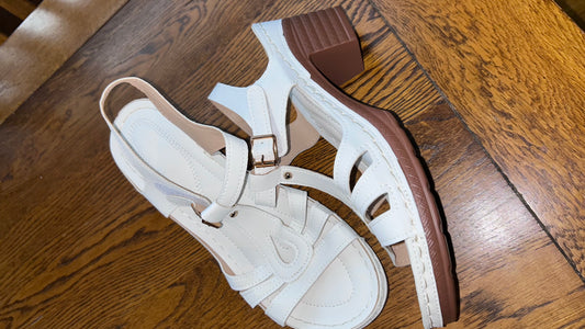 Woman’s size 10 shoes