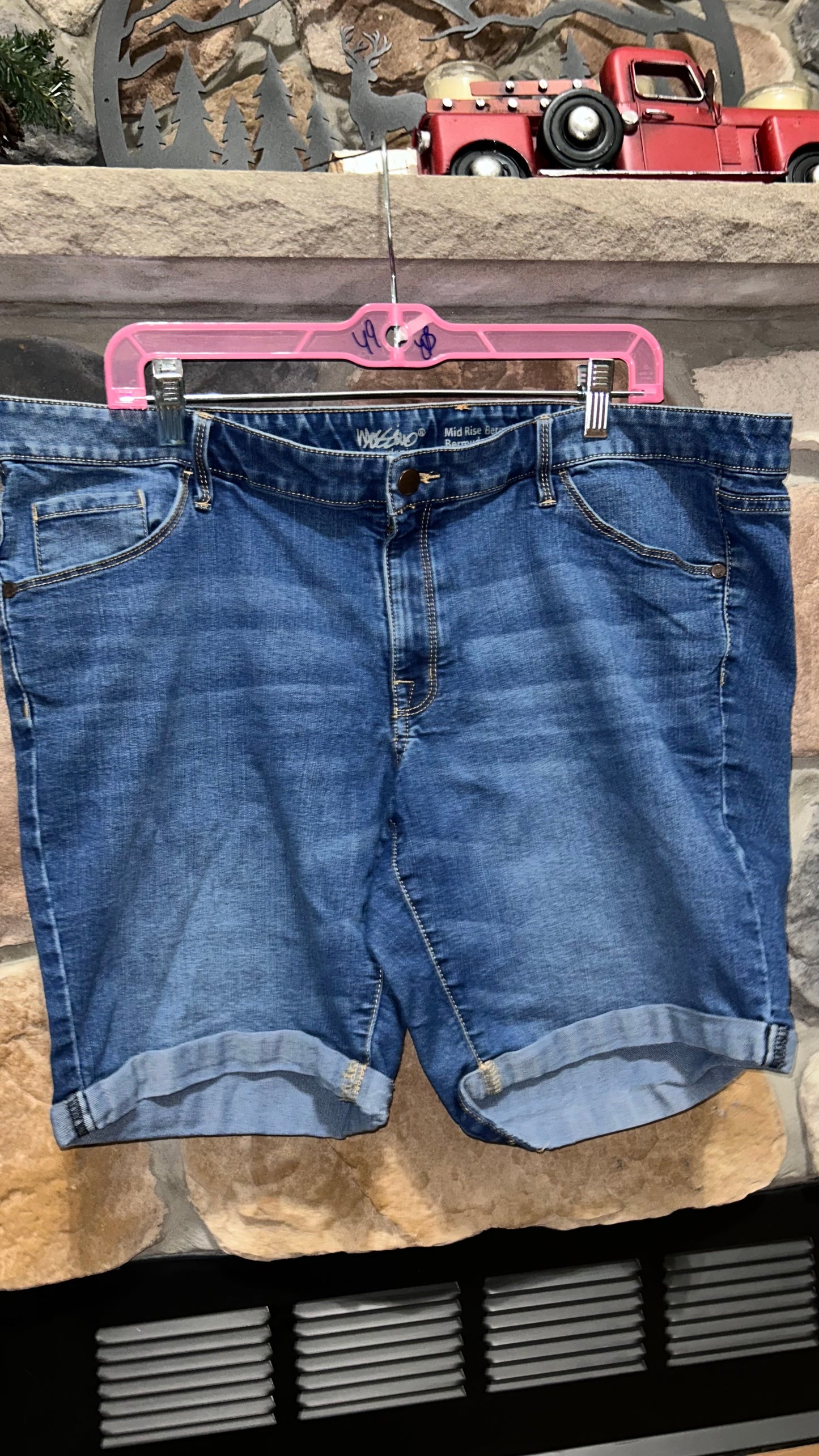 Woman’s size 18 shorts with stretch thrifty pieces