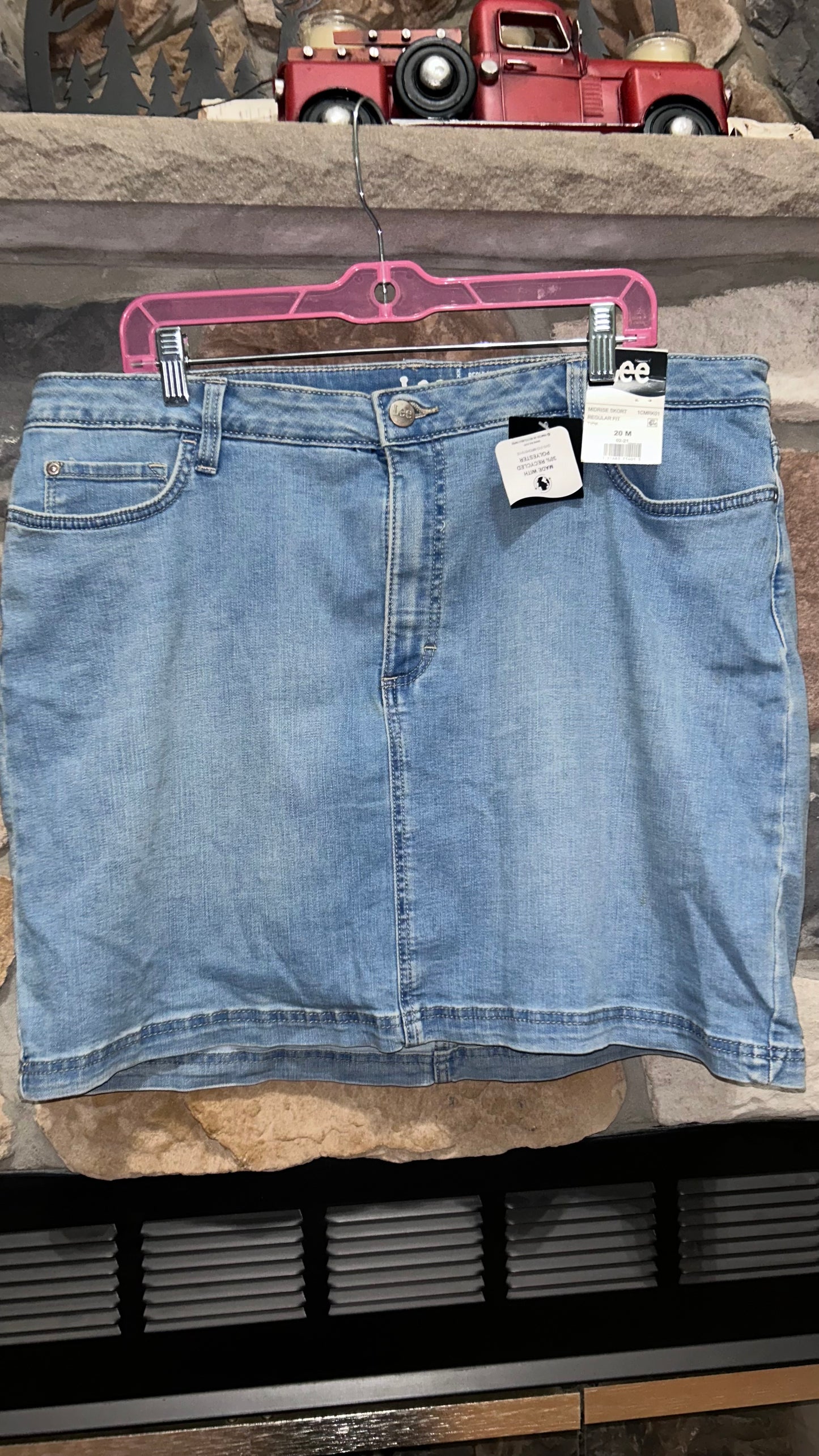 Woman’s size 20 skort with stretch