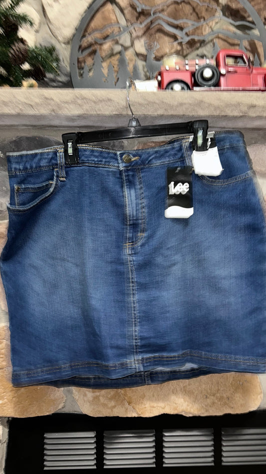 Women’s size 22 skort with stretch