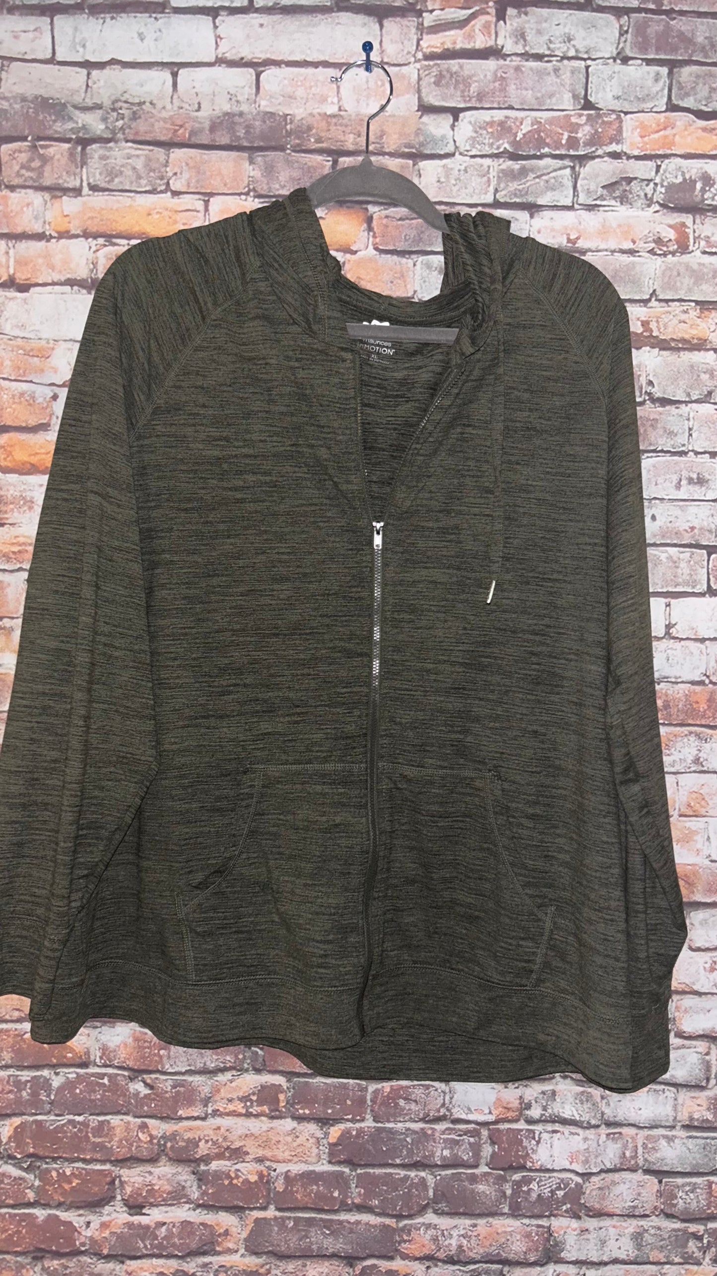 Women’s Maurices all in motion extra large top with stretch thrifty piece ￼